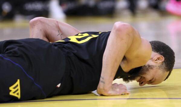 足球直播-万幸！库里骨盆挫伤&amp;无结构性损伤 不会长期缺席