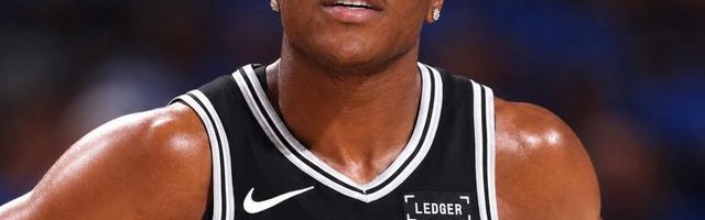 NBA直播-13中3成卧底！福克斯总决赛G1无脑犯规葬送马刺，赶紧扶正哈珀