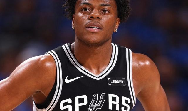 NBA直播-13中3成卧底！福克斯总决赛G1无脑犯规葬送马刺，赶紧扶正哈珀