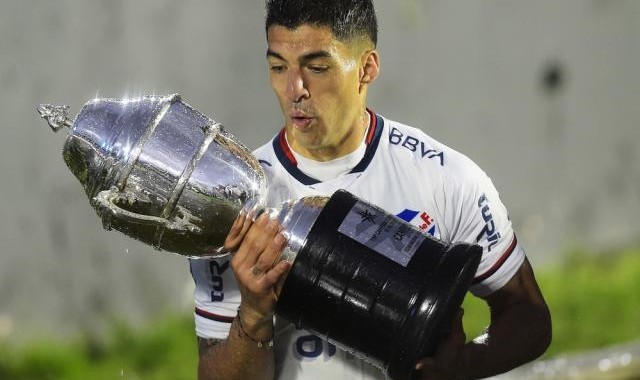 欧冠直播-16战8球+乌甲冠军 加盟3月后苏牙告别乌拉圭民族！