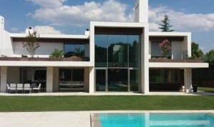 机密报：库尔图瓦以450万欧出售豪宅，随后购置了另一处房产