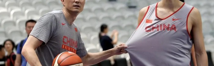 体育赛事视频直播-最靠谱的国手！刚打完世预赛就随队训练，球迷：比周琦沉稳多了|国家队|胡金秋|大秋|中国男篮|王哲林_新浪体育_新浪新闻