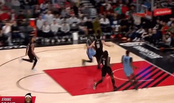 体育赛事视频直播-3分钟内被吹3犯 杨瀚森主场被裁判“重点照顾”